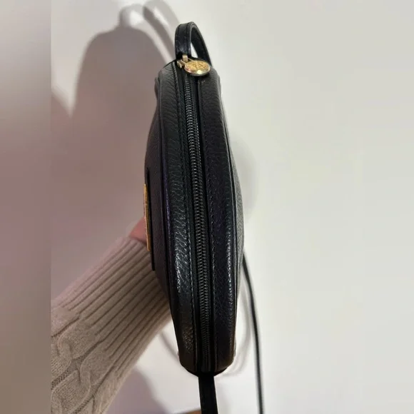 Vintage Fendi Black Crossbody Bag with Gold Detail - Picture 6 of 10